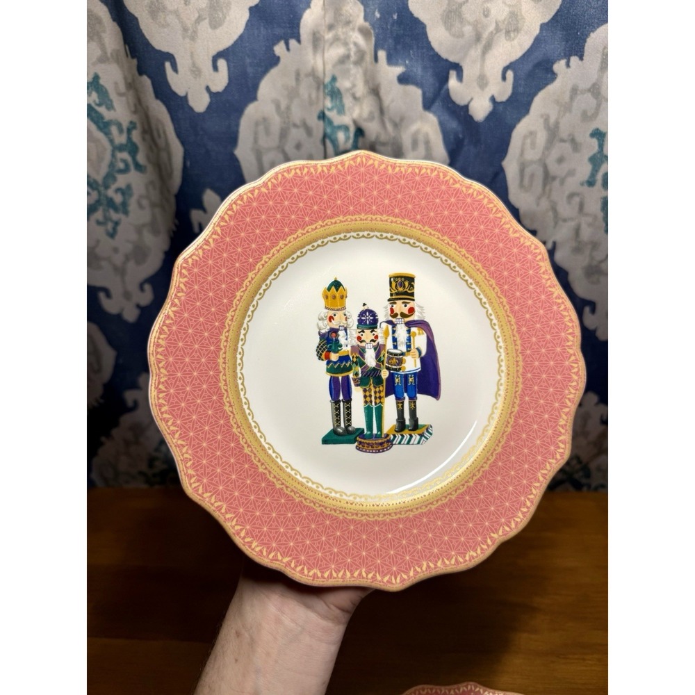 VTG Robert Stanley Home Collection Pink 2PC Christmas Nutcrackers Plates 8.8 in - Picture 3 of 14